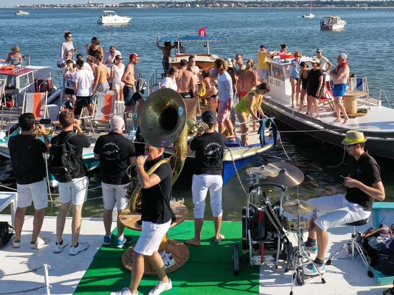 Evenementien mariage anniversaire en bateau basssin arcachon cap ferret - Balade sur chaland - Fanfare