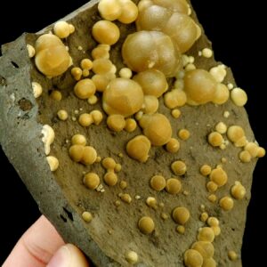 Calcite balls on basalt