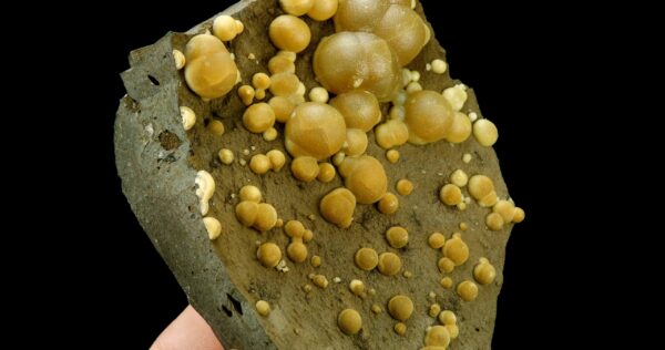 Calcite balls on basalt - Image 2